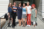 Das Team der Bücherhalle Eidelstedt vor dem "steeedt"